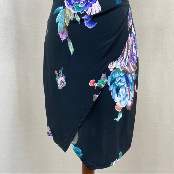 Bebe Off Shoulder Floral Dress - Picture 4 of 13